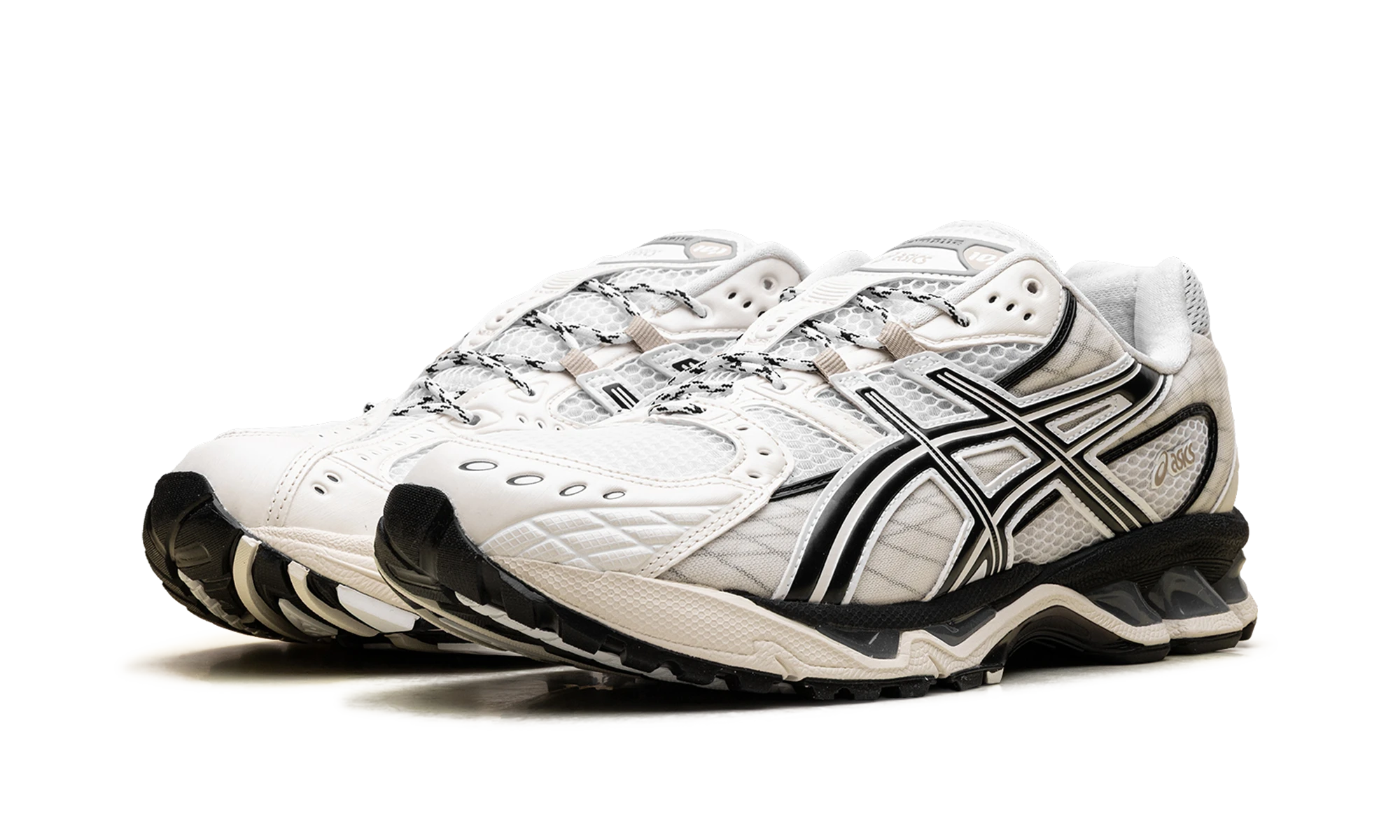 Detail of the inner side of the sneaker ASICS Gel-Nimbus 10.1 White Ivory (1203A543-108) blanc.
