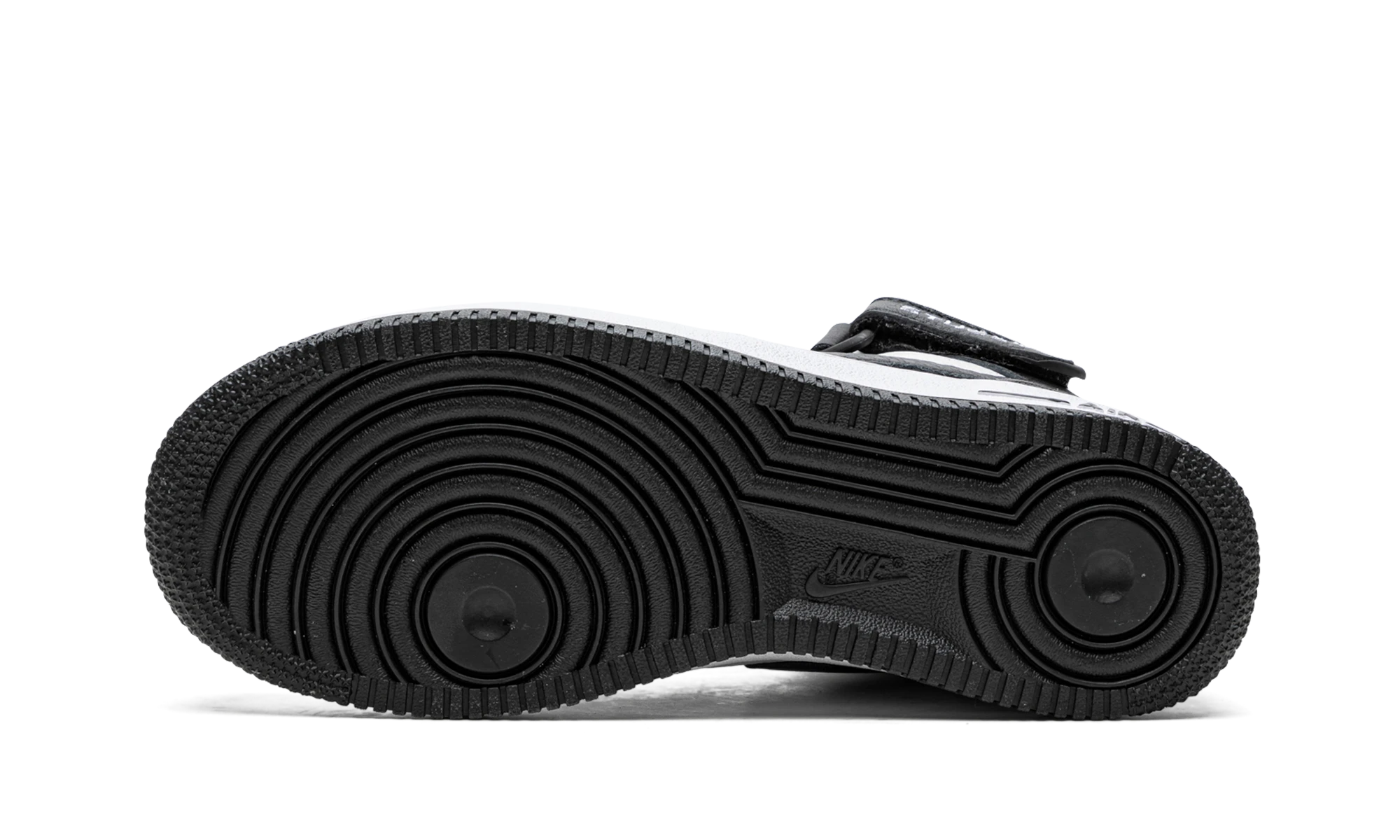 A Nike Air Force 1 Mid Stussy Light Bone Black (DJ7840-002) külső gumitalpa.