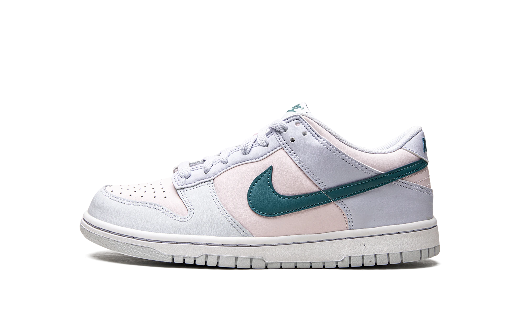 Sneaker Nike Dunk Low Mineral Teal (FD1232-002) in leather grey, blue and white — outer profile view.