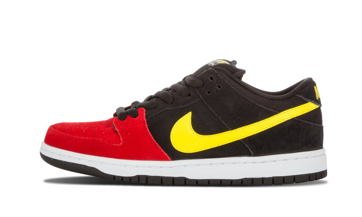 Cipő Nike SB Dunk Low Butt Head (304292-076) bőr fekete, sárga és piros — külső oldalprofil.