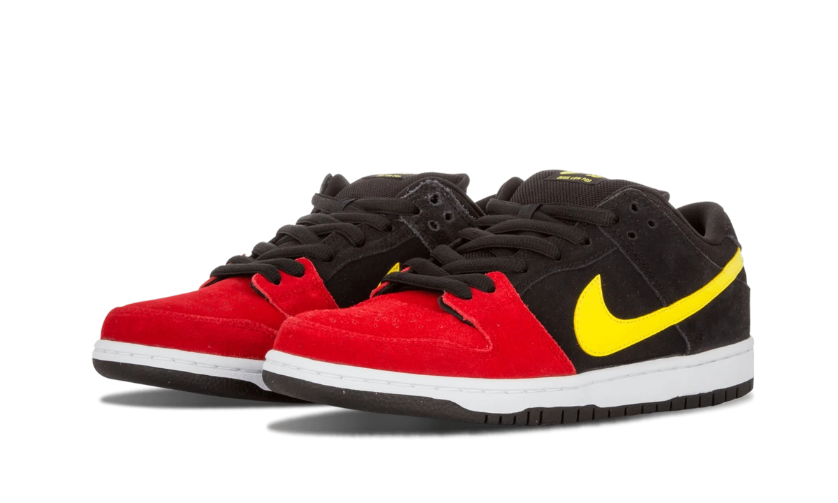 A cipő Nike SB Dunk Low Butt Head (304292-076) noir, jaune et rouge belső oldalának részlete.