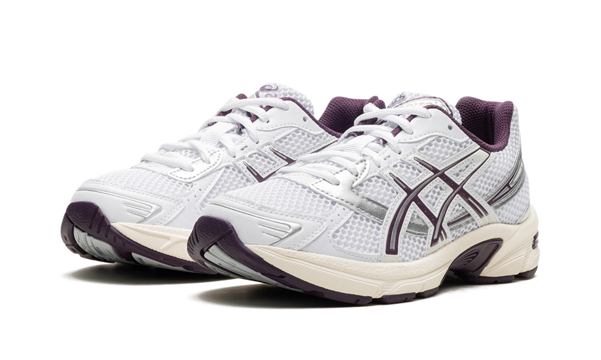A cipő ASICS Gel-1130 White Deep Plum (1202A518-101) blanc et violet belső oldalának részlete.