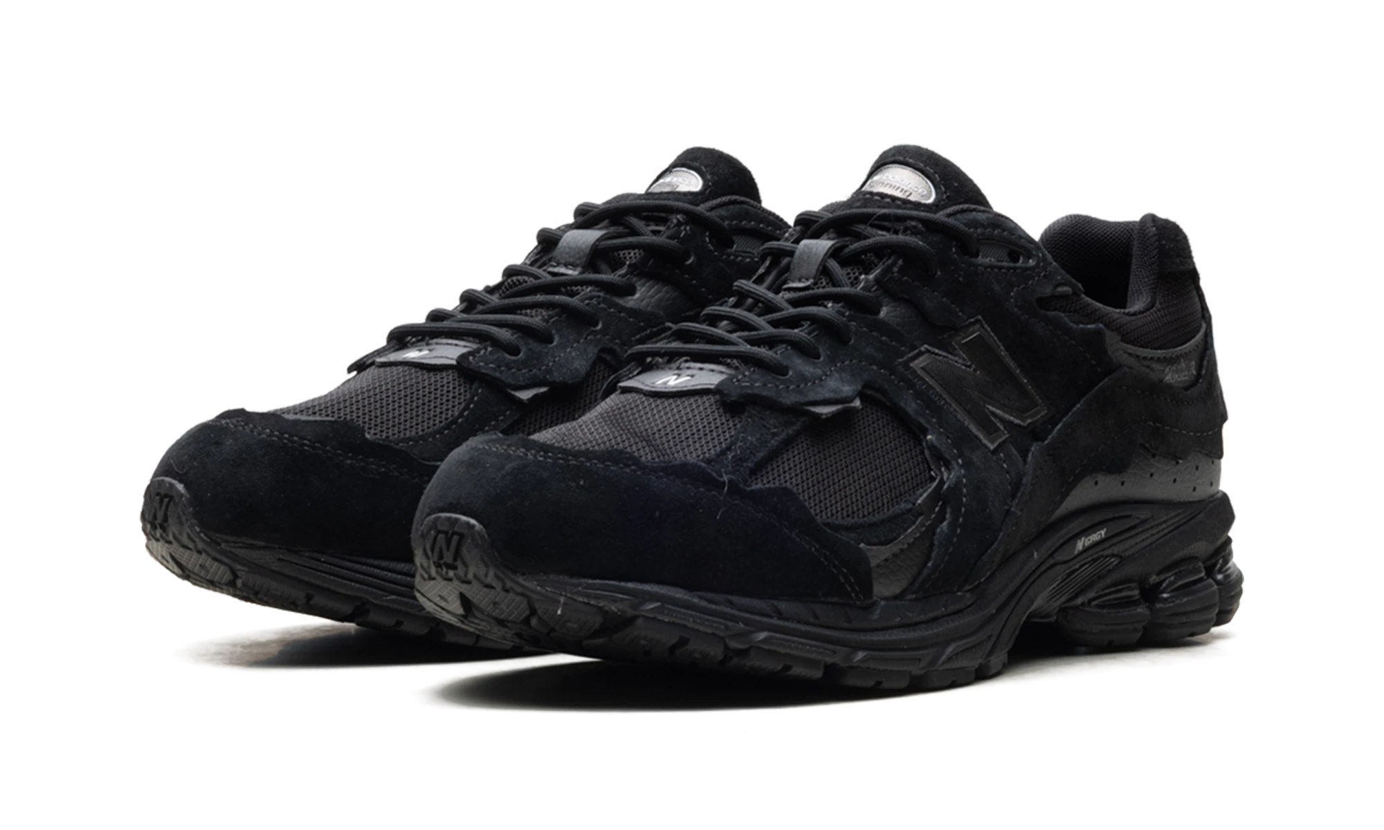 Detail of the inner side of the sneaker New Balance 2002R Protection Pack Black (U2002DXB) noir.