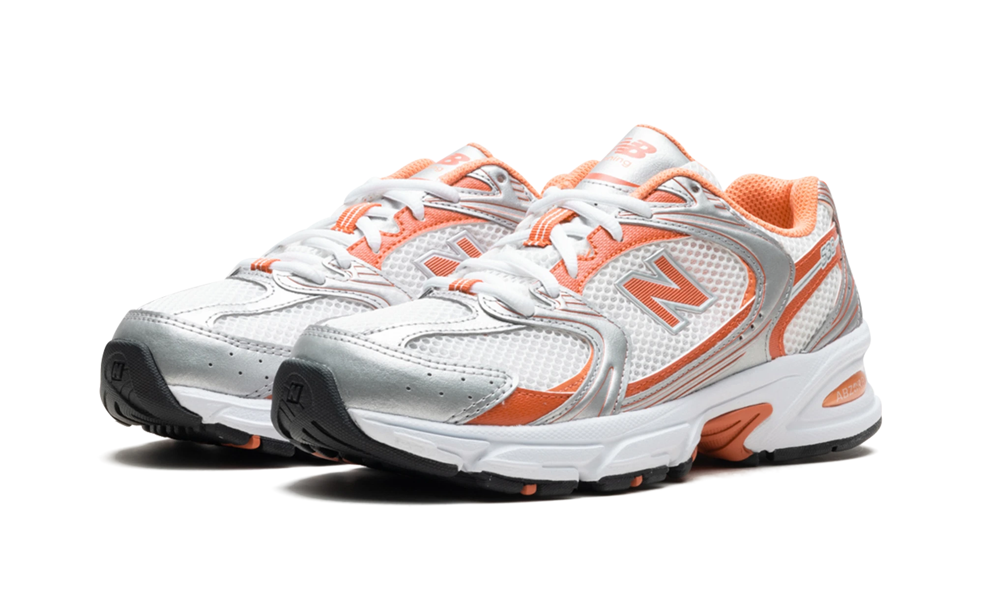 Detail of the inner side of the sneaker New Balance 530 Silver Metallic Infield Clay (MR530ADC) argent.