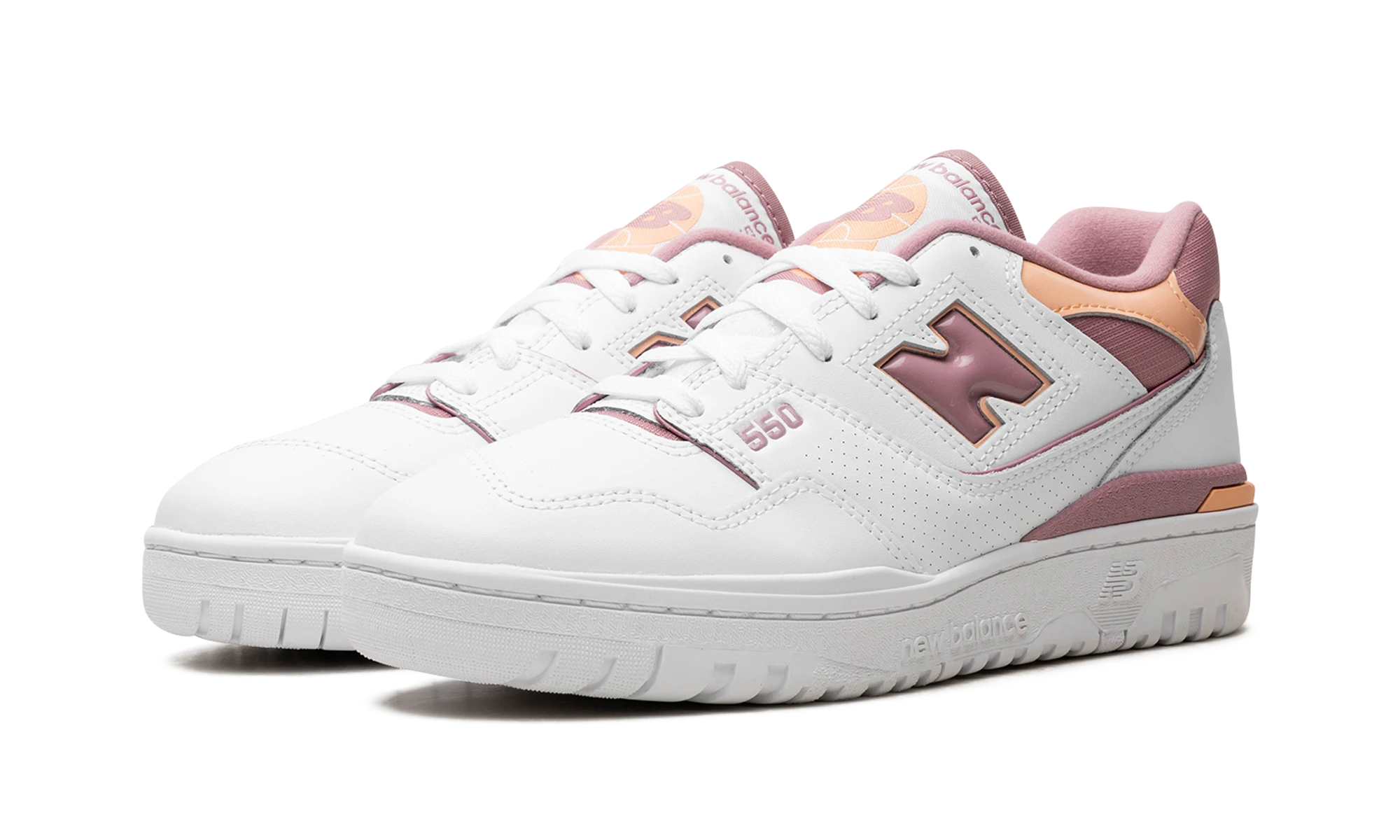 Detail of the inner side of the sneaker New Balance 550 Rosewood Hazy Peach (BBW550EA) blanc et rose.