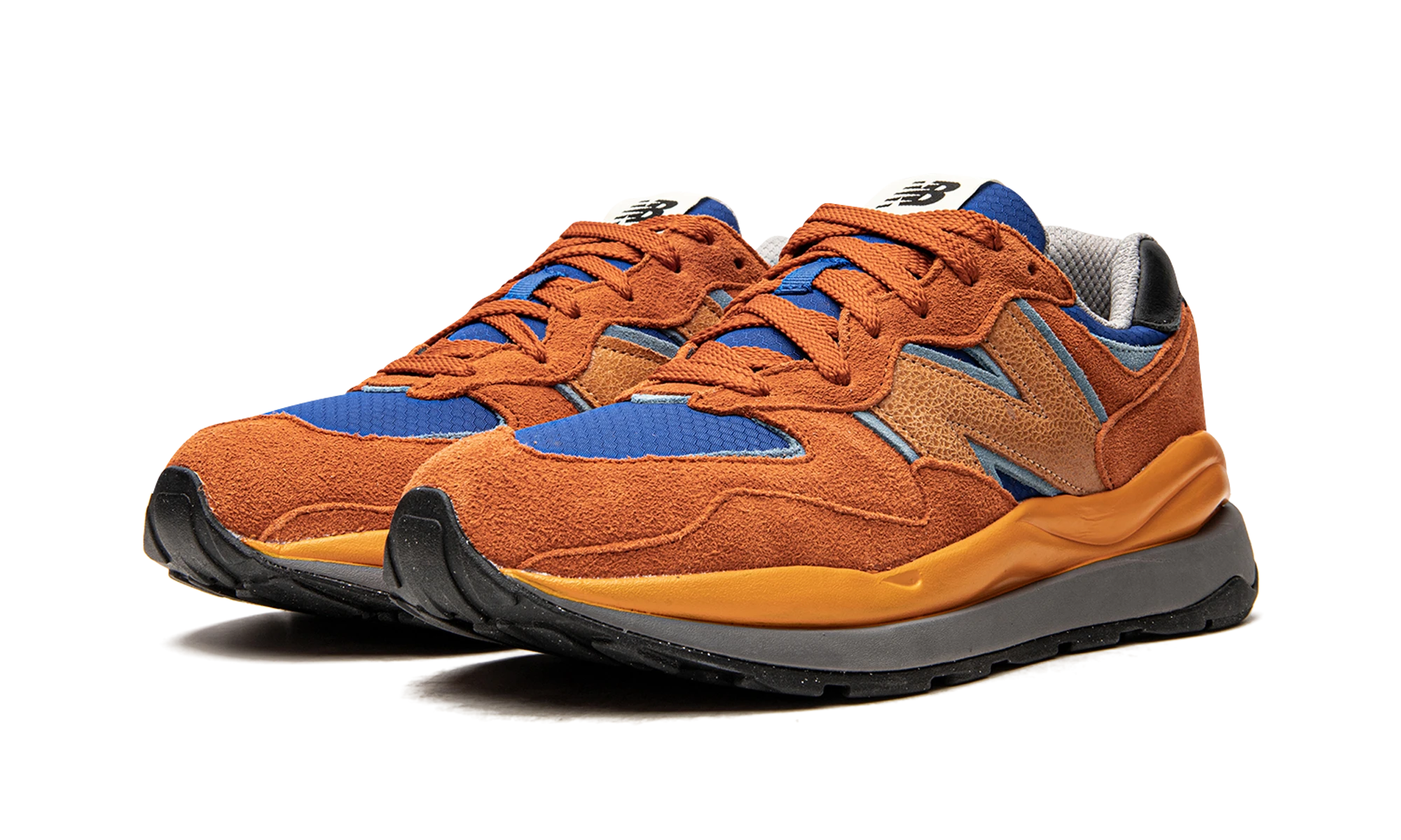 Detail of the inner side of the sneaker New Balance 57/40 Rust Oxide Blue Groove (M5740GHA) orange et bleu.