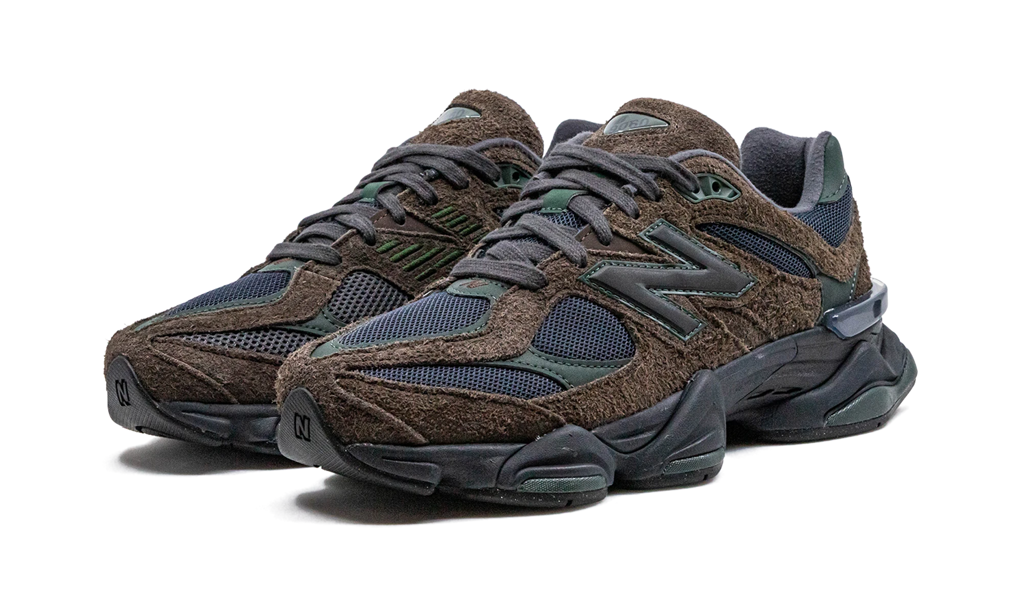 Detail of the inner side of the sneaker New Balance 9060 Beef and Broccoli (U9060OUT) marron et vert.