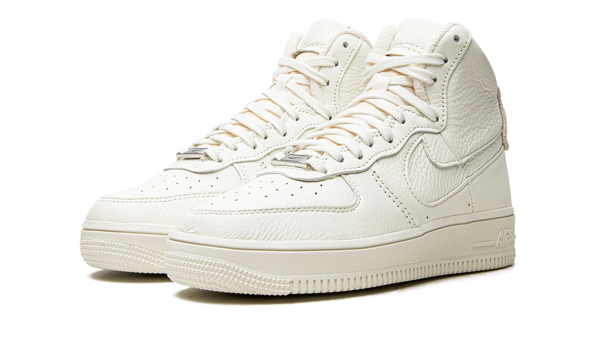 Detail of the inner side of the sneaker Nike Air Force 1 High Sculpt Sail (DC3590-102) beige.