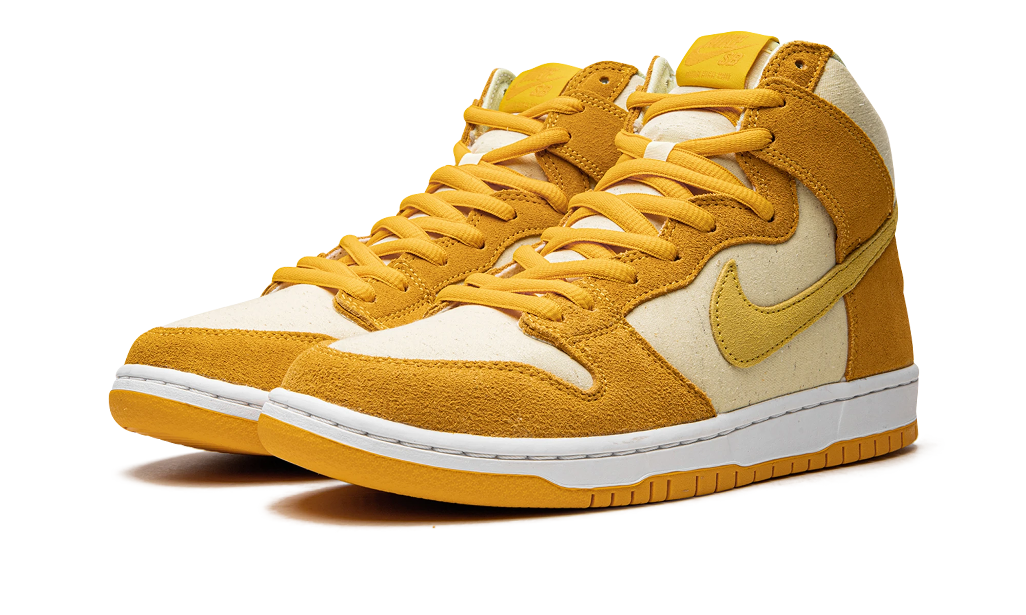 Detail of the inner side of the sneaker Nike SB Dunk High Pineapple (DM0808-700) orange, jaune et blanc.
