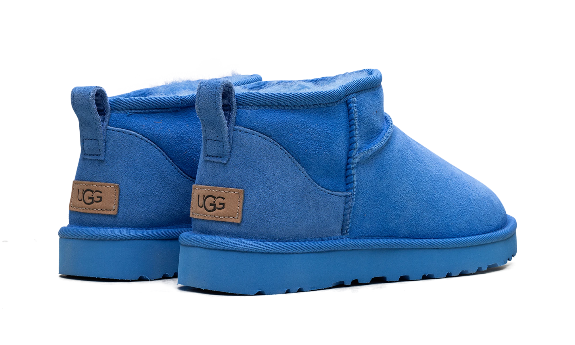 Coppia di stivali UGG Classic Ultra Mini Boot Big Sky (1116109-BGSK) nuove e autentiche con scatola originale.