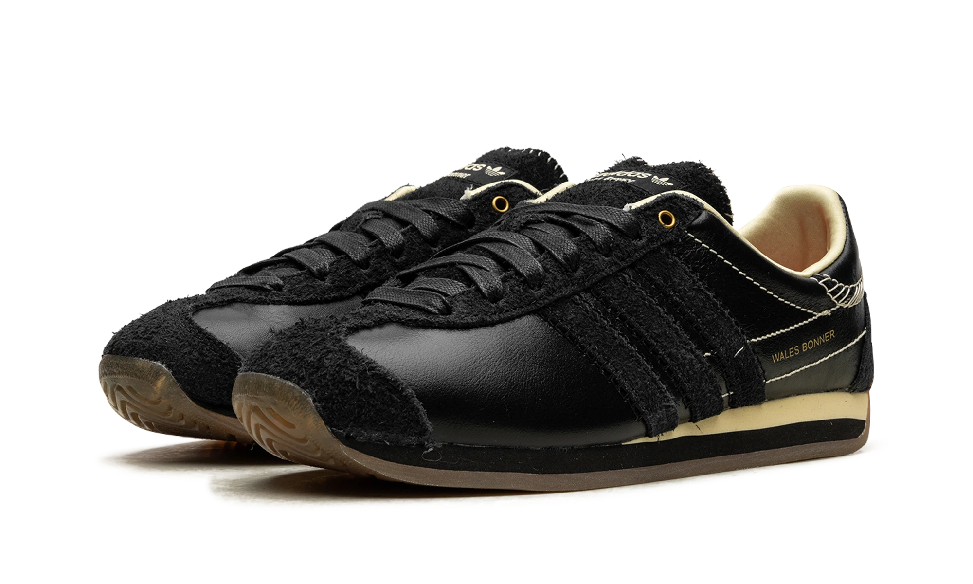 Detail of the inner side of the sneaker Adidas Originals Country Wales Bonner Black (GY1702) noir et jaune.