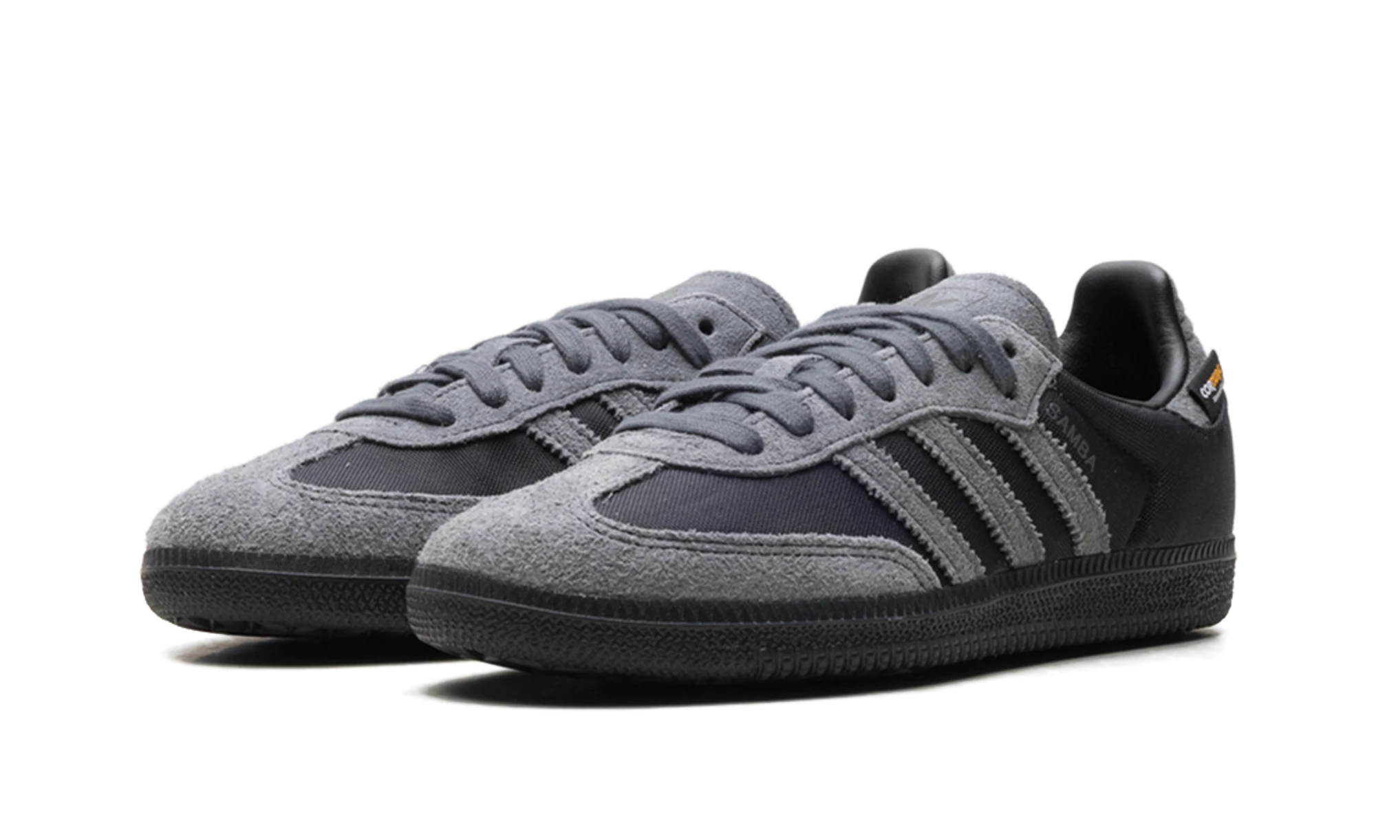 Detail of the inner side of the sneaker Adidas Samba OG Core Black Grey Cordura noir et gris.
