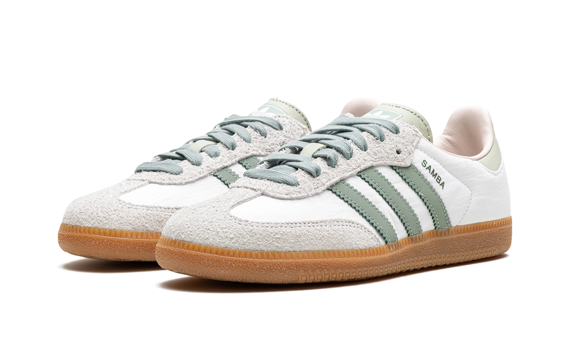Detail of the inner side of the sneaker Adidas Samba OG Silver Green Putty Mauve blanc, argent et vert.