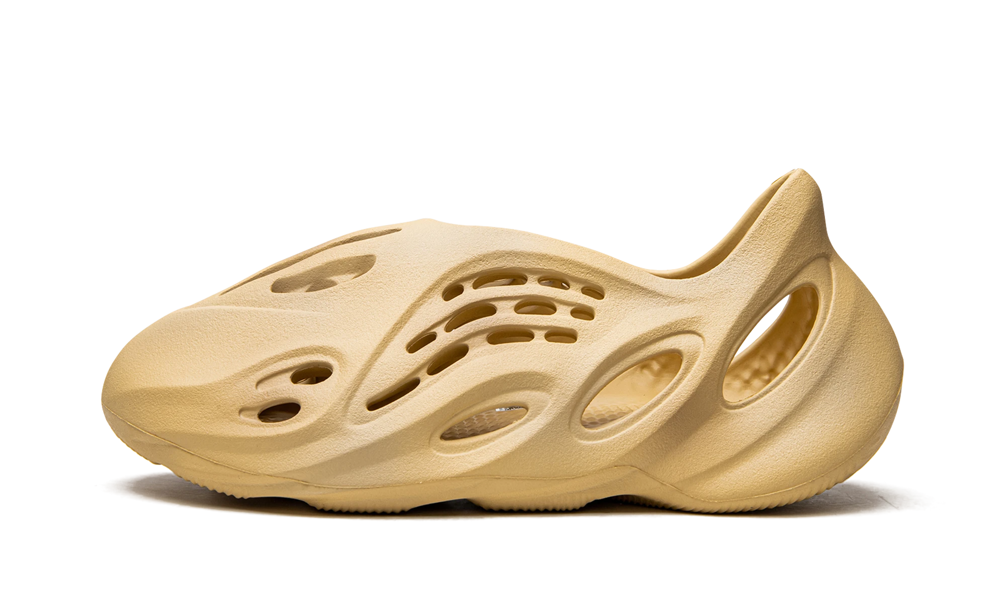 Sneaker Adidas Yeezy Foam RNR Desert Sand in multicolore, available in Europe — outer profile view.
