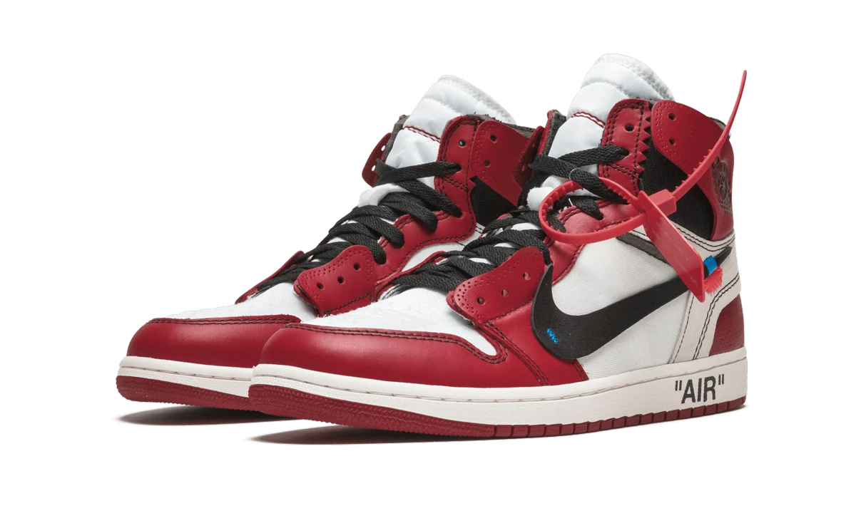 Detail of the inner side of the sneaker Air Jordan Jordan 1 Retro High Off-White Chicago blanc, noir et rouge.