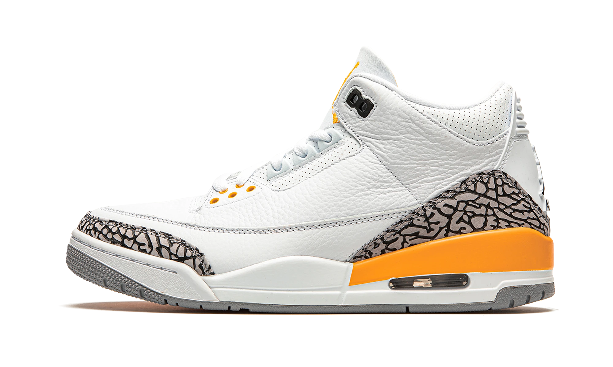 Sneaker Air Jordan Jordan 3 Retro Laser Orange in leather white, orange and grey, available in Europe — outer profile view.
