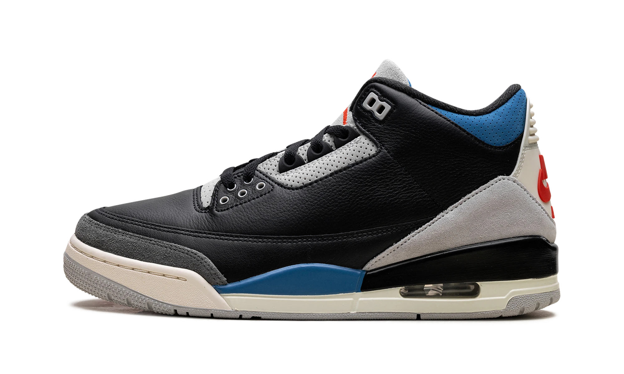 Sneaker Air Jordan Jordan 3 Retro OG Rare Air (IB8967-004) in leather black, red and grey — outer profile view.