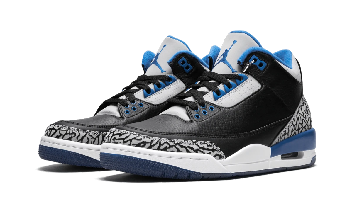 Detail of the inner side of the sneaker Air Jordan Jordan 3 Retro Sport Blue noir, bleu et gris.