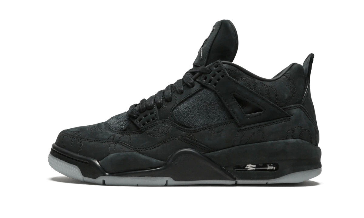 Sneaker Air Jordan Jordan 4 Retro Kaws Black (930155-001) aus Leder schwarz — Außenprofilansicht.