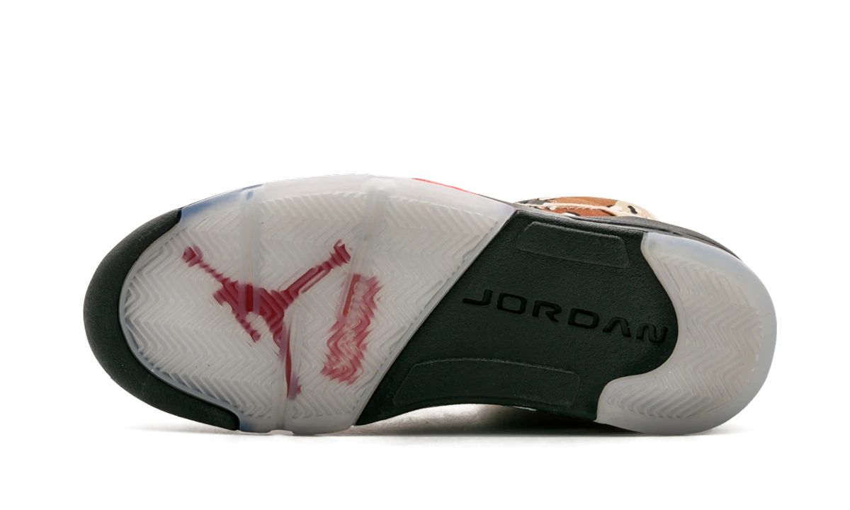 Outer rubber sole of the Air Jordan Jordan 5 Retro Supreme Desert Camo (824371-201).