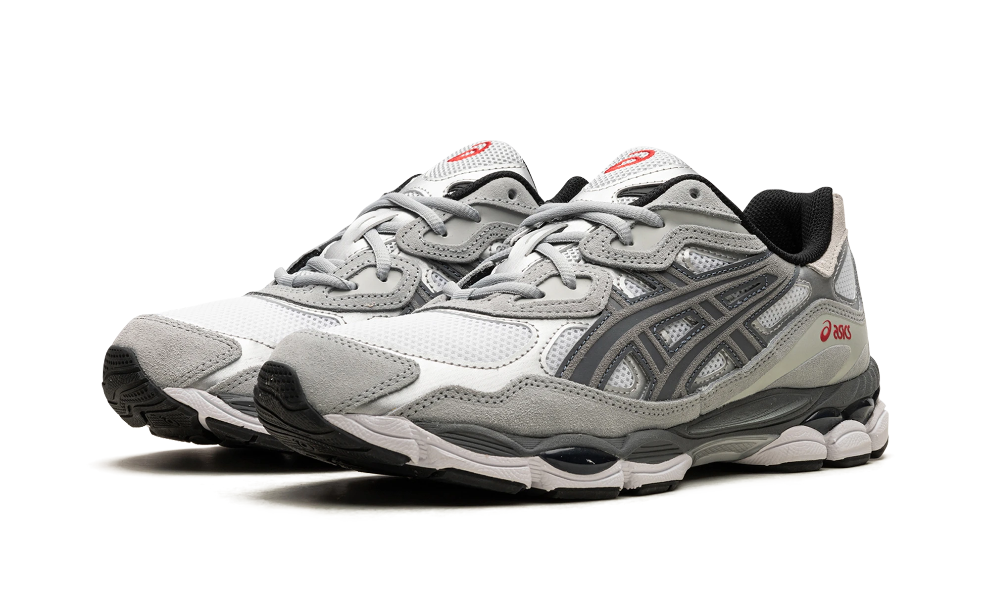 Detail of the inner side of the sneaker ASICS Gel-NYC White Steel Grey (1201A789-102) blanc et gris.