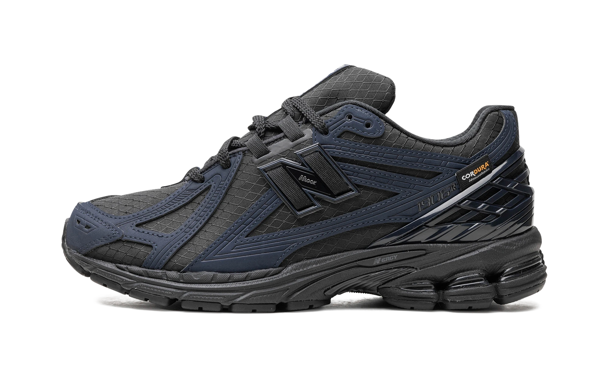 Sneaker New Balance 1906R Cordura Outerspace in leather, available in Europe — outer profile view.