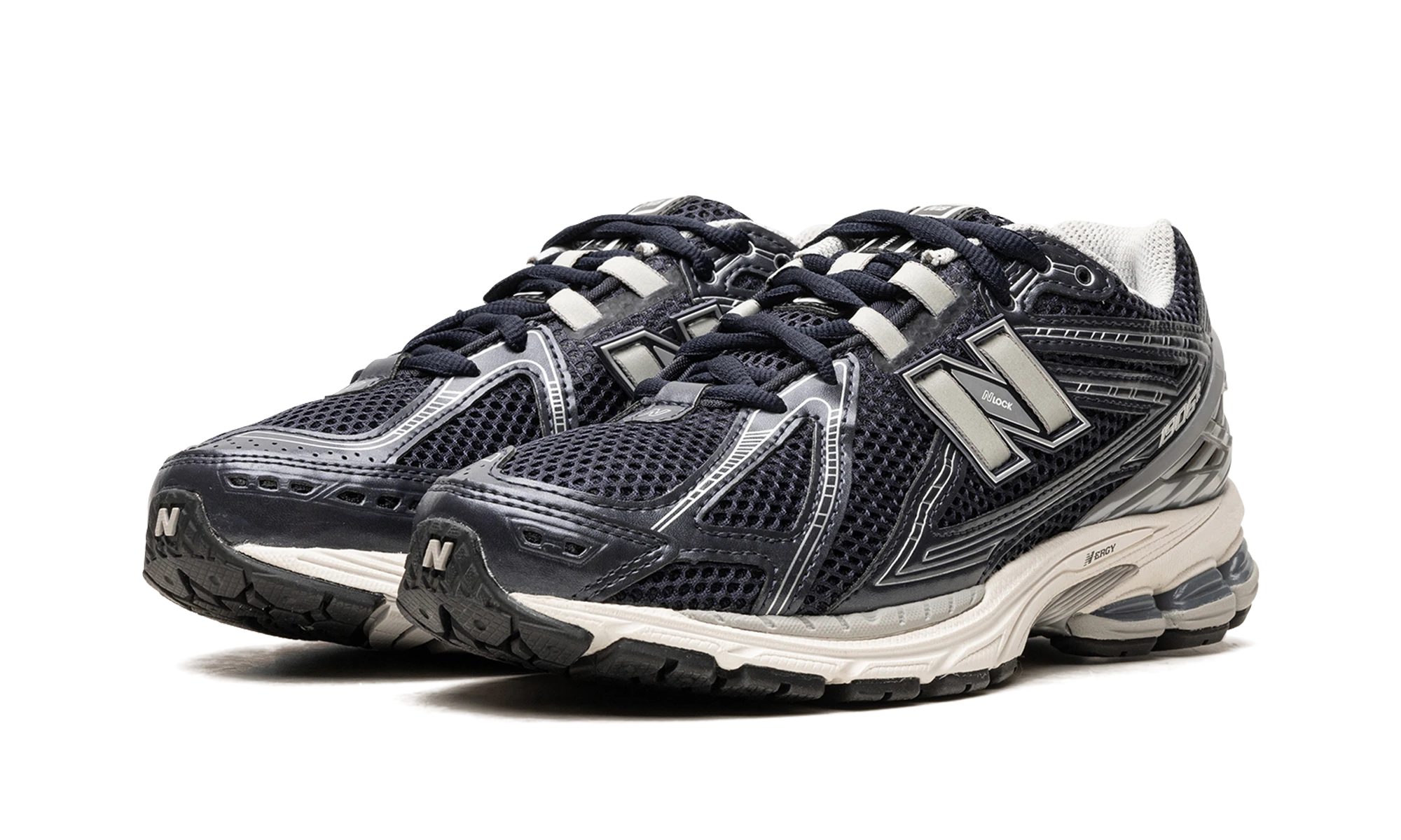 Detail vnútornej strany teniska New Balance 1906R Eclipse Navy (M1906RCA) bleu et noir.