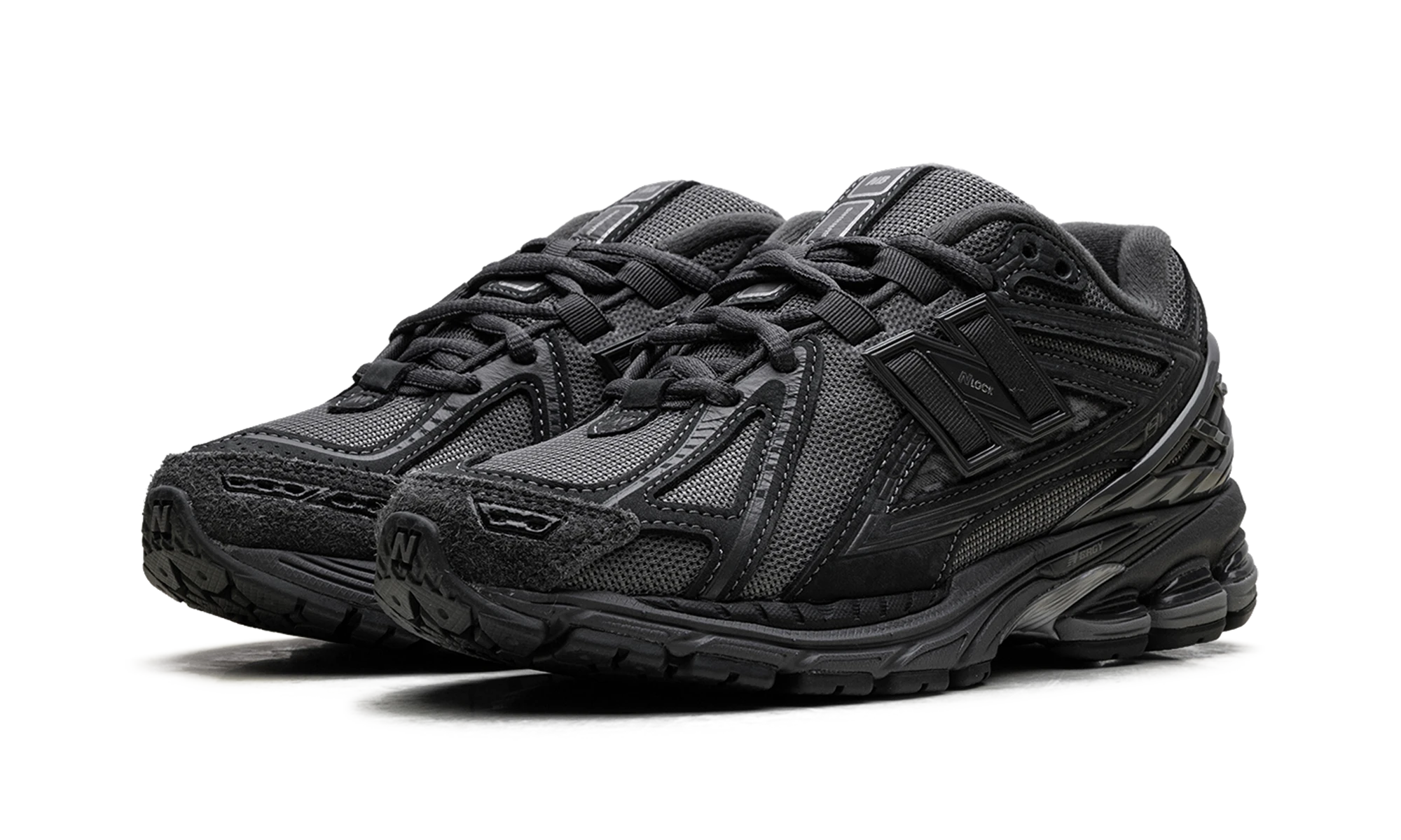 Detail vnútornej strany teniska New Balance 1906R Greyscale (M1906RHX) gris et noir.