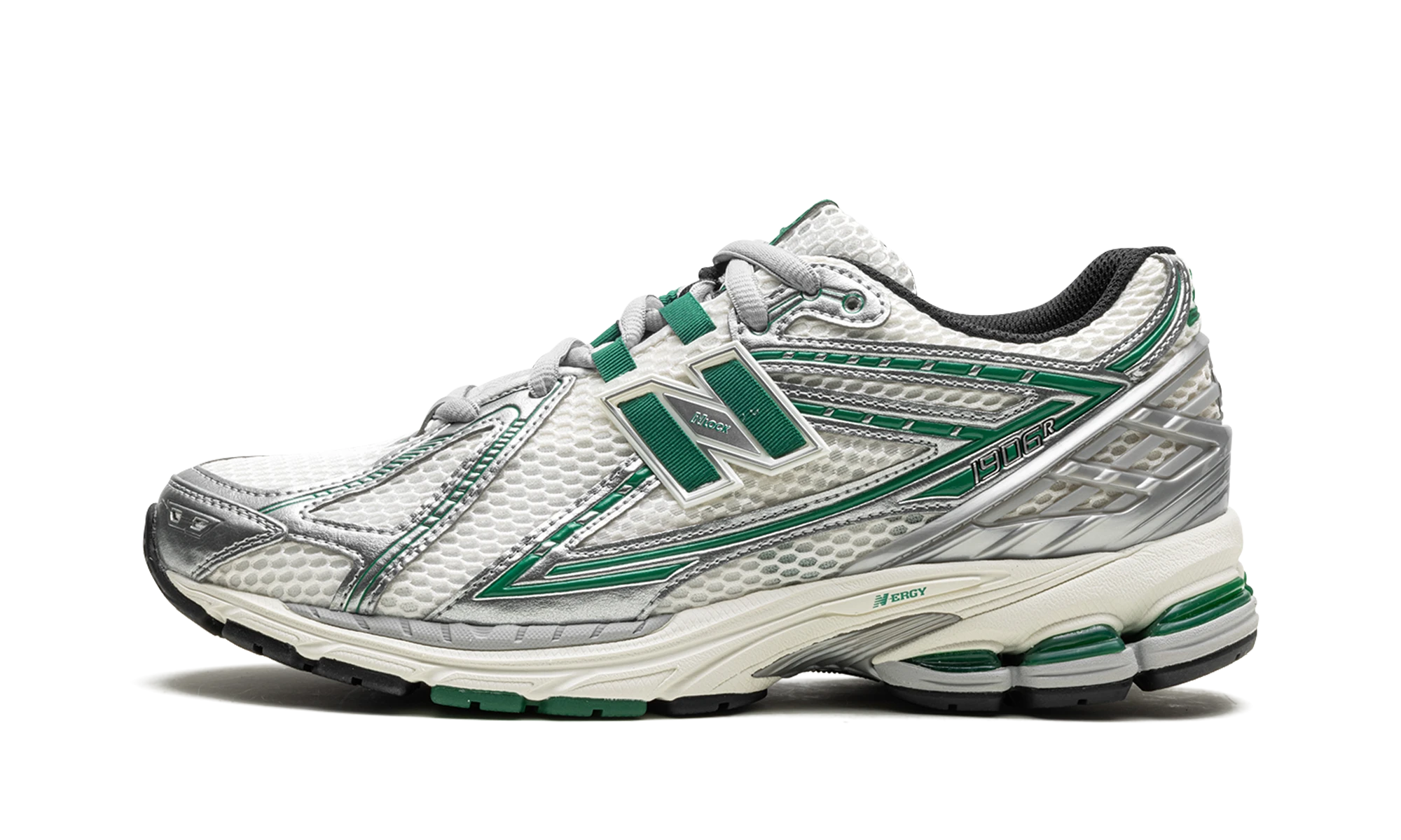 Sneaker New Balance 1906R Spruce Pack in leather white, silver and green, available in Europe — outer profile view.