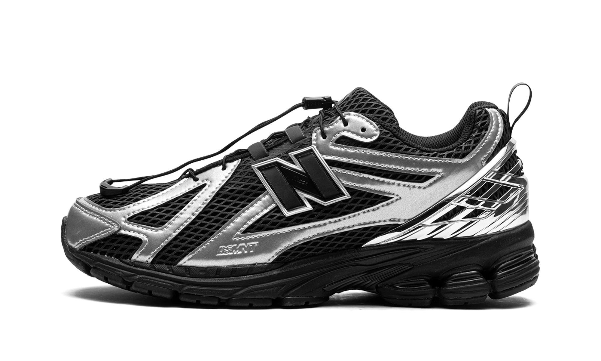 Sneaker New Balance 1906R The Basement Night Chrome in leather black and silver, available in Europe — outer profile view.