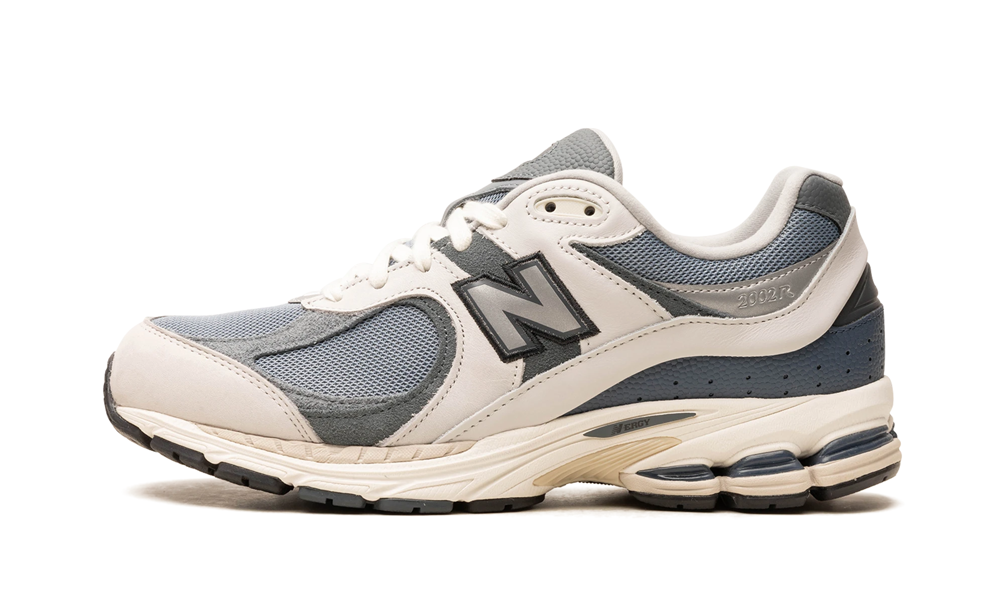 Sneaker New Balance 2002R atmos Cybernetics Blue (M2002RAN) in leather blue, white and beige — outer profile view.