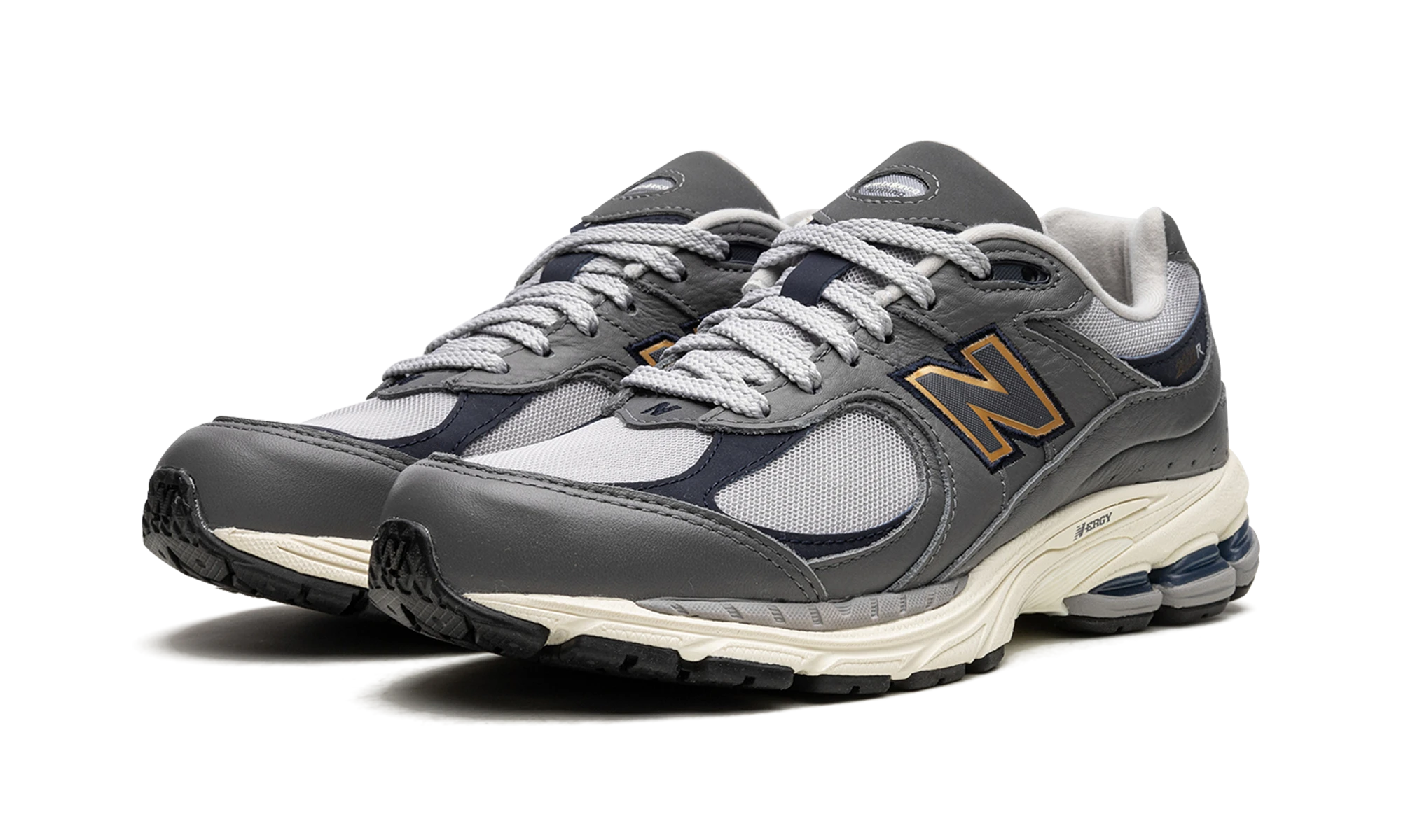 Sneaker New Balance 2002R Castlerock (M2002RHP) in leather gold — outer profile view.