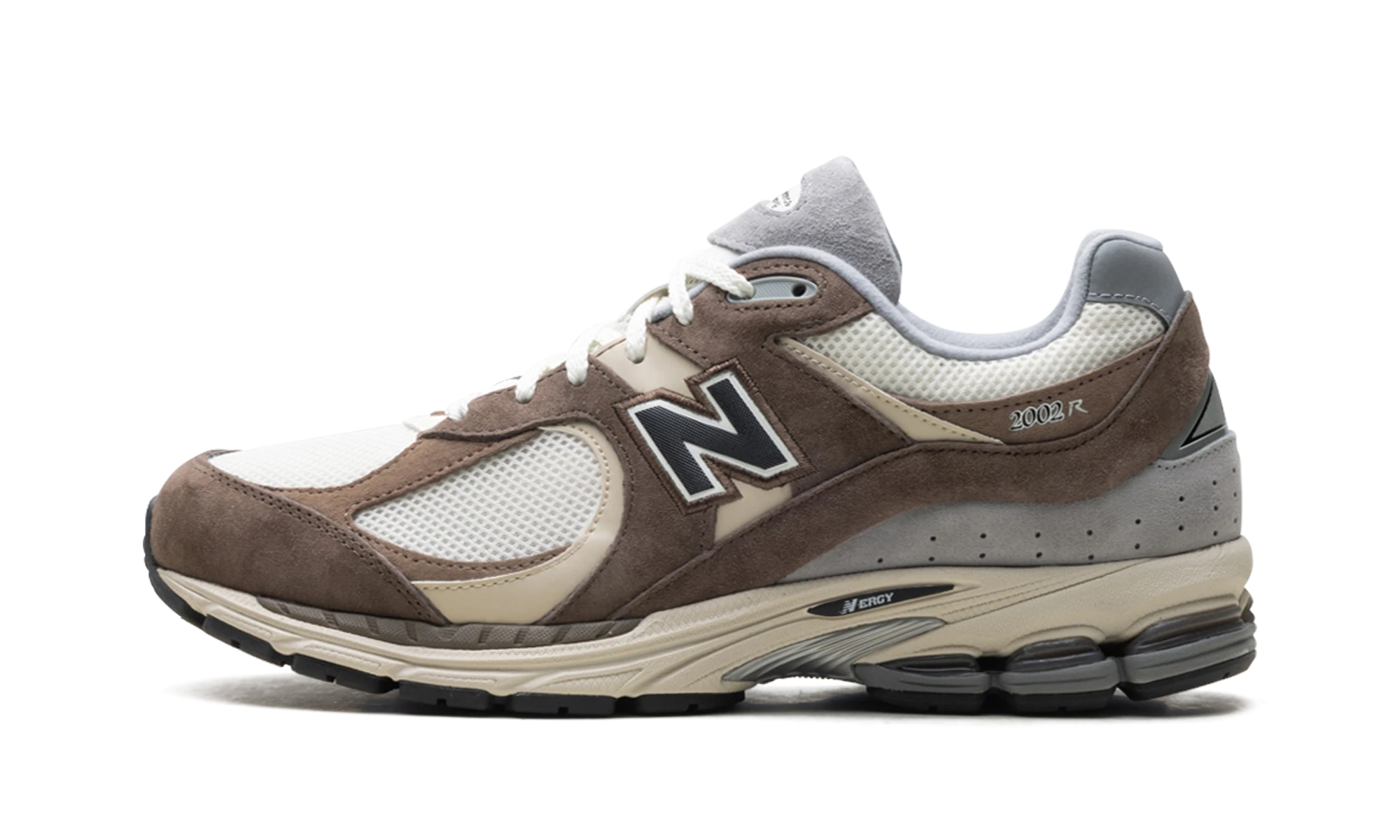 Sneaker New Balance 2002R Emerging Brown (M2002RFZ) in leather white, brown and beige — outer profile view.