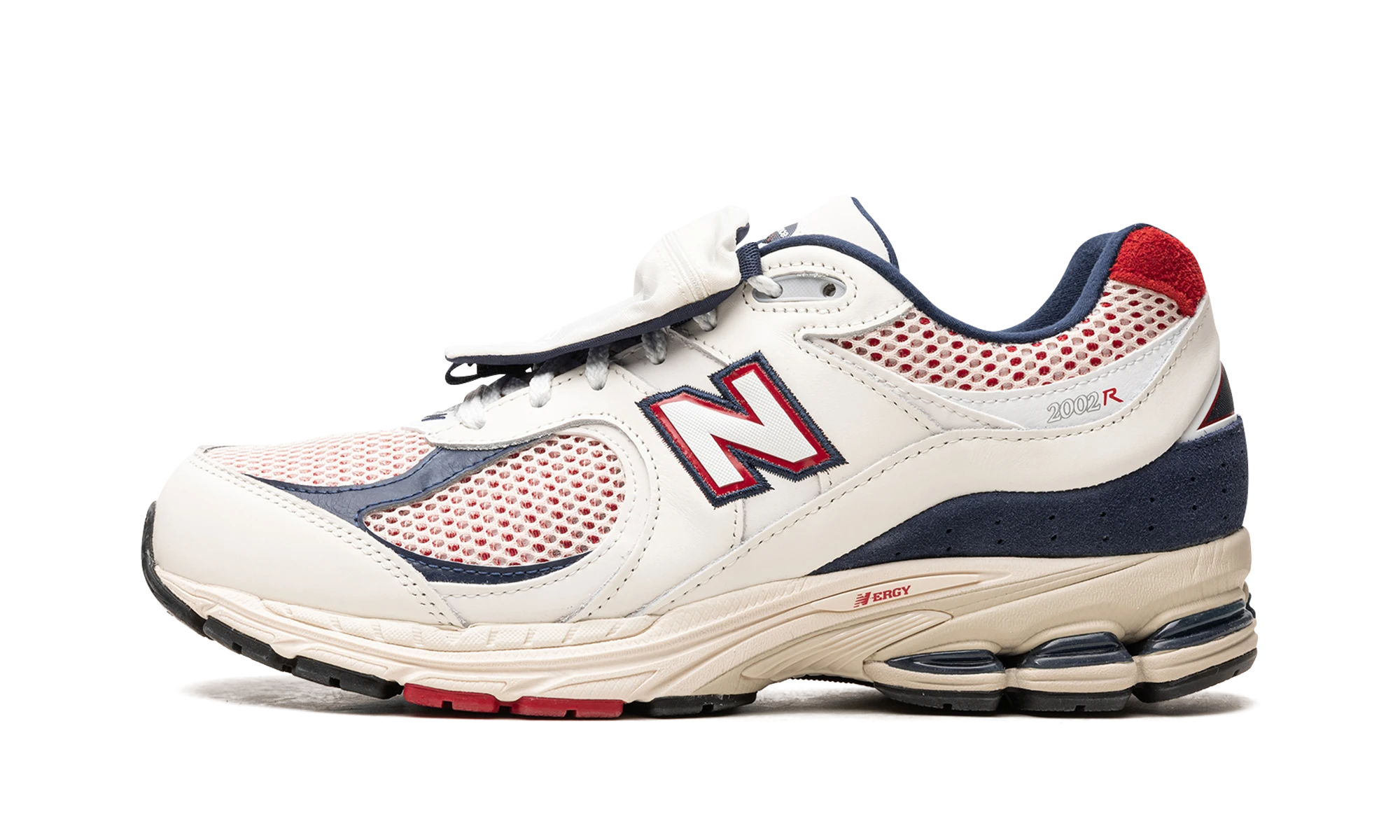 Sneaker New Balance 2002R Team Red Navy Pouch (M2002RVE) in leather white, red and blue — outer profile view.