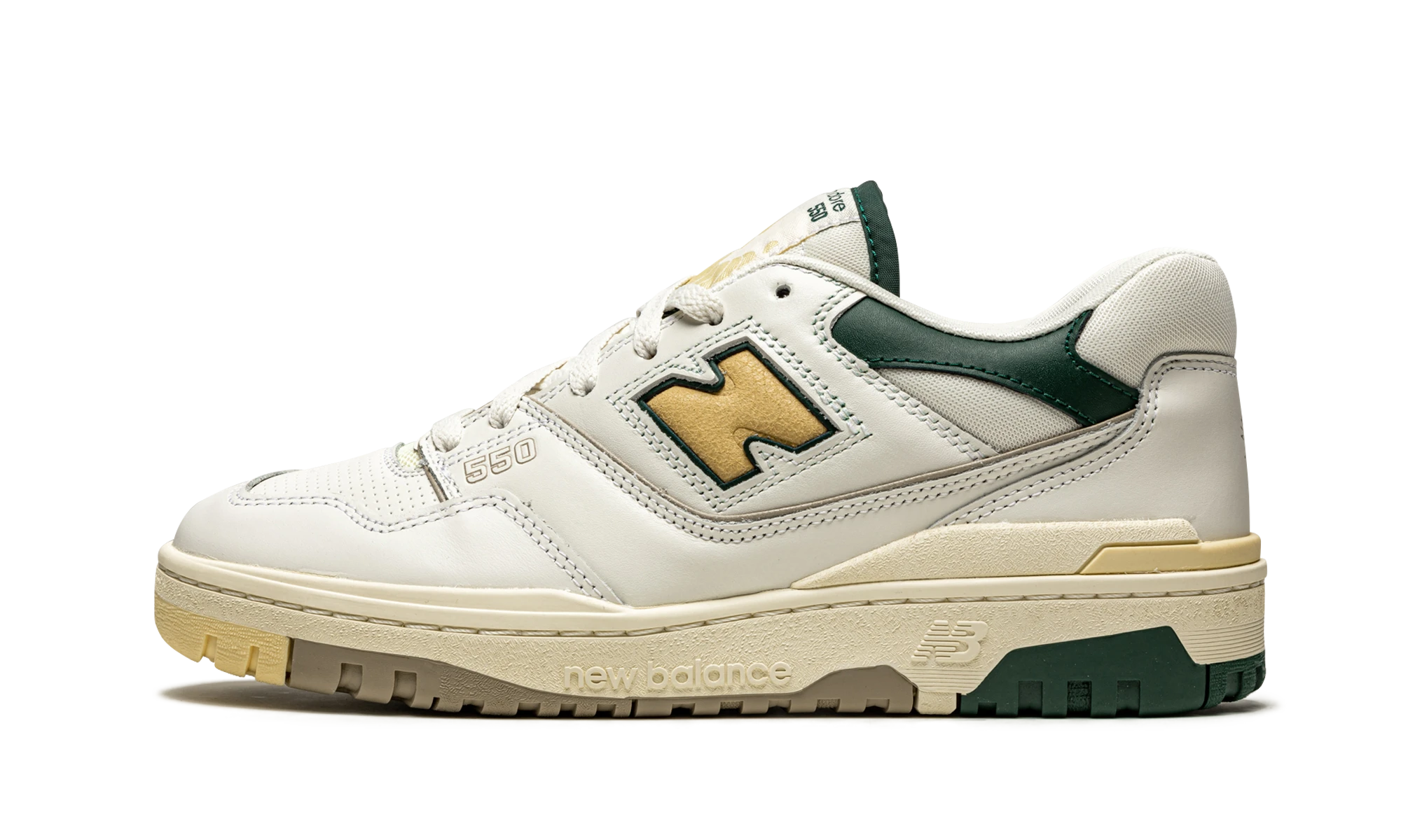 Sapatilha New Balance 550 Aime Leon Dore Natural Green (BB550A2) em couro branco e verde — vista de perfil exterior.
