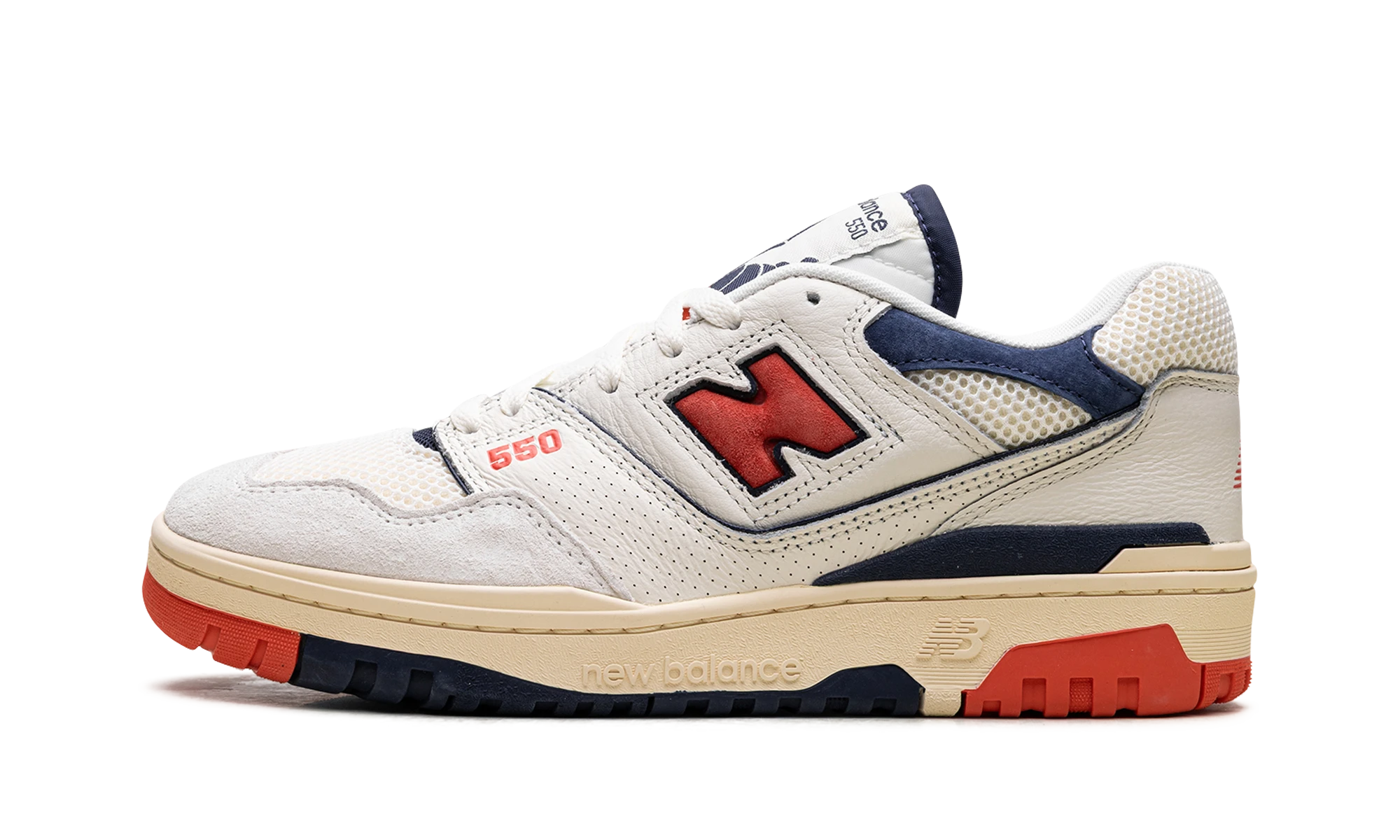 Sneaker New Balance 550 Sea Salt Pack Blast Red (BB550CPB) in leer wit en rood — zijaanzicht.