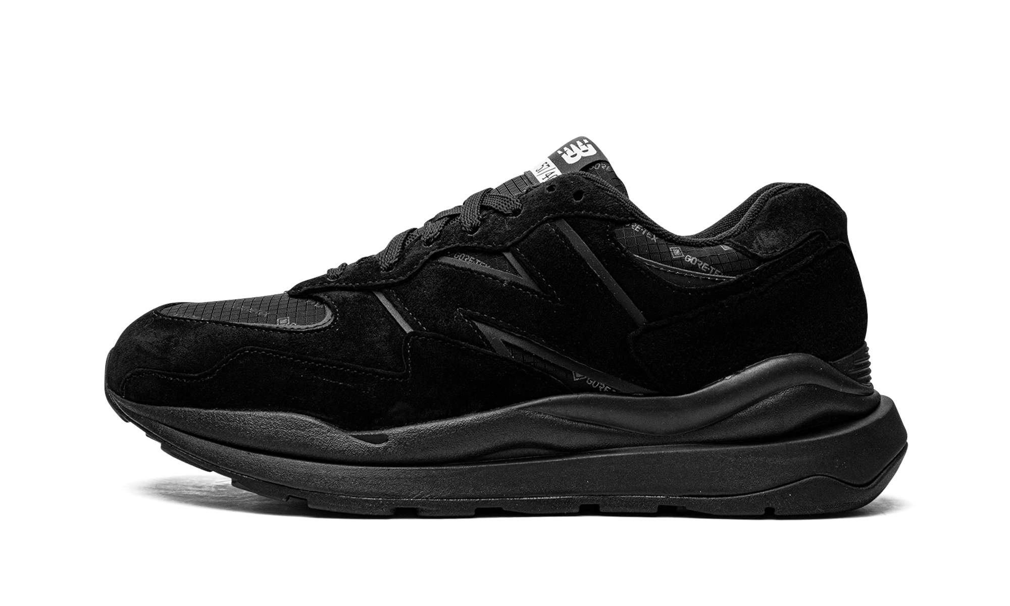 Sneaker New Balance 57/40 Gore-Tex Black (M5740GTP) in leather black and white — outer profile view.