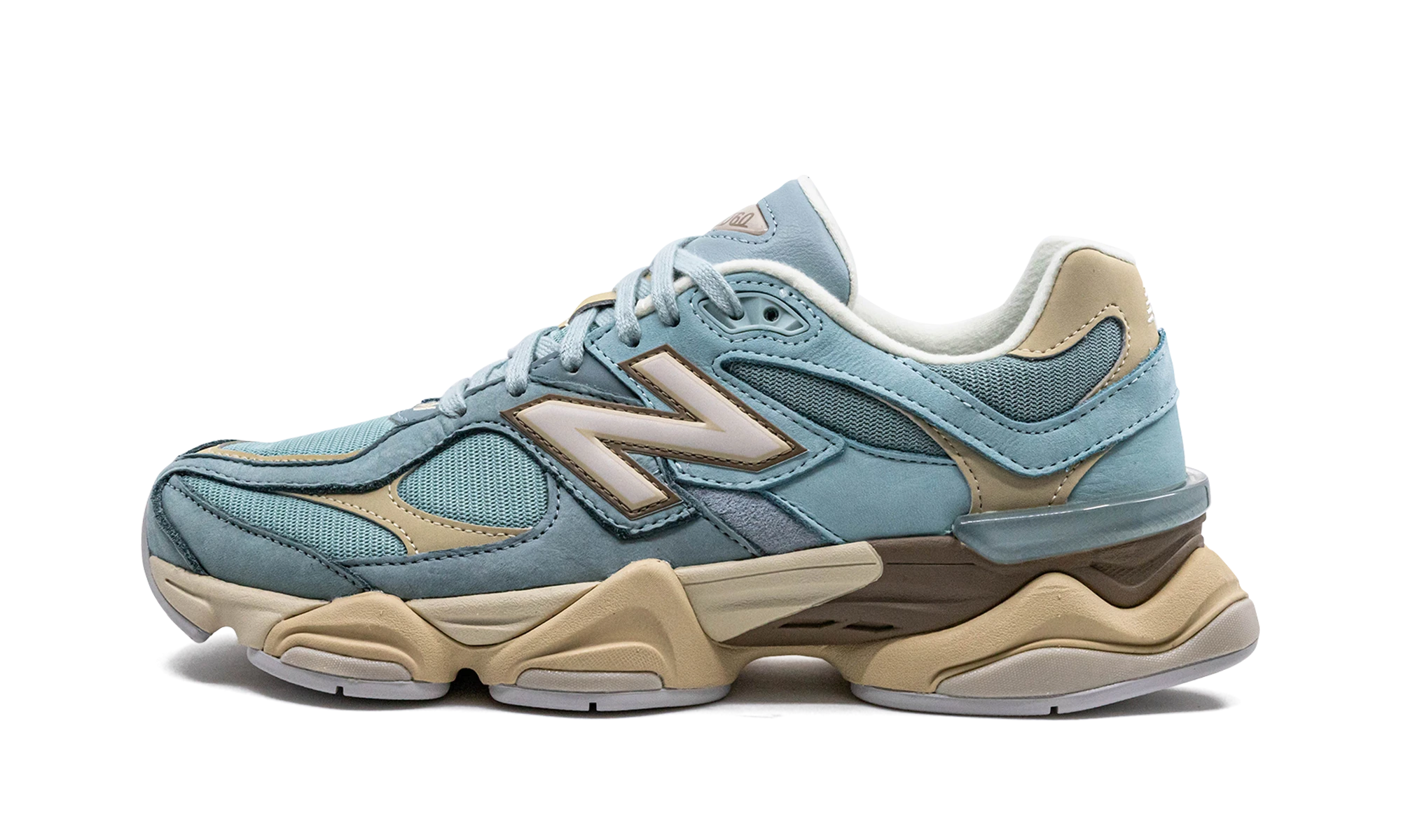 Sneaker New Balance 9060 Blue Haze in mesh blue and beige, available in Europe — outer profile view.