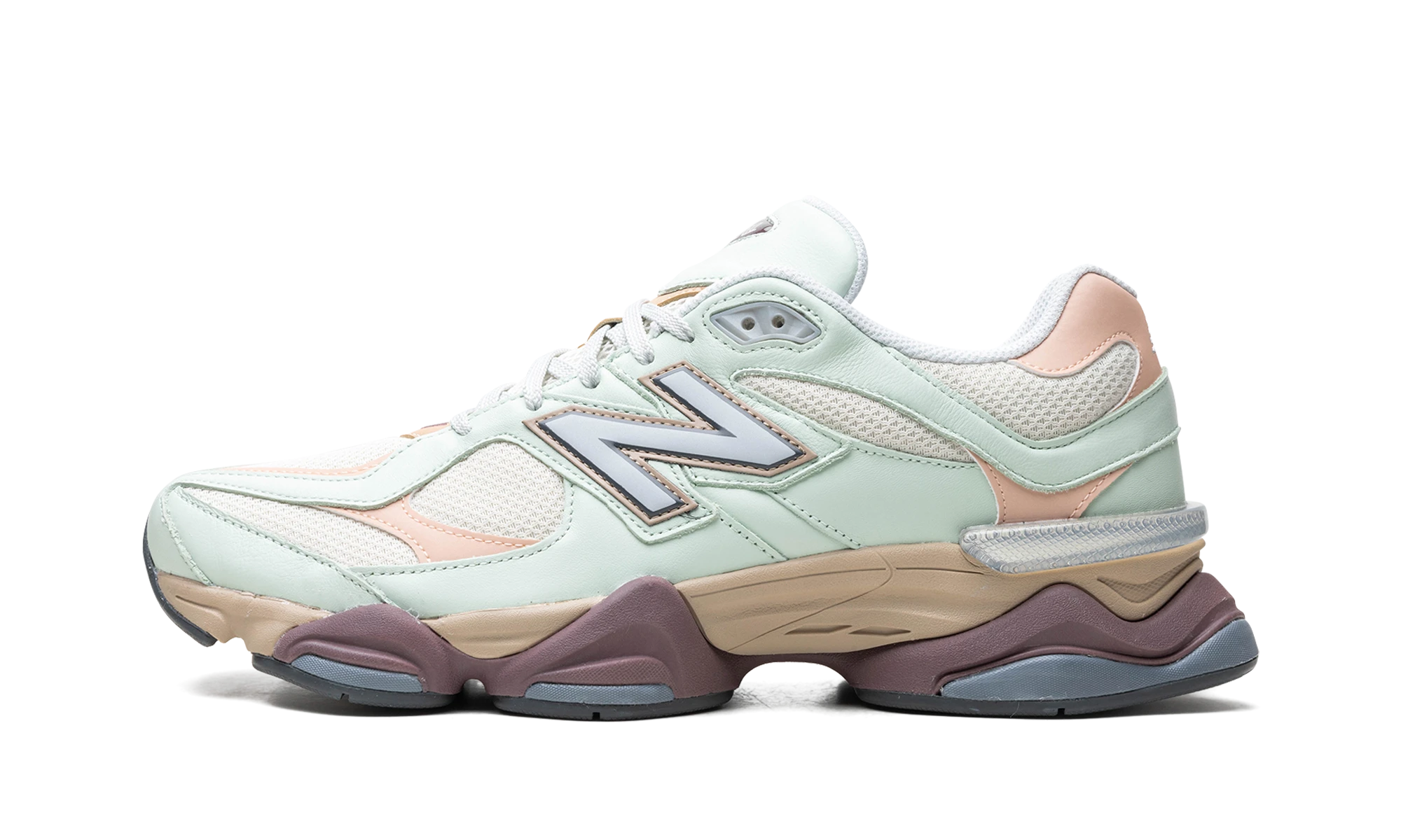 Sneaker New Balance 9060 Clay Ash (U9060GCA) in leer grijs, beige en zwart — zijaanzicht.