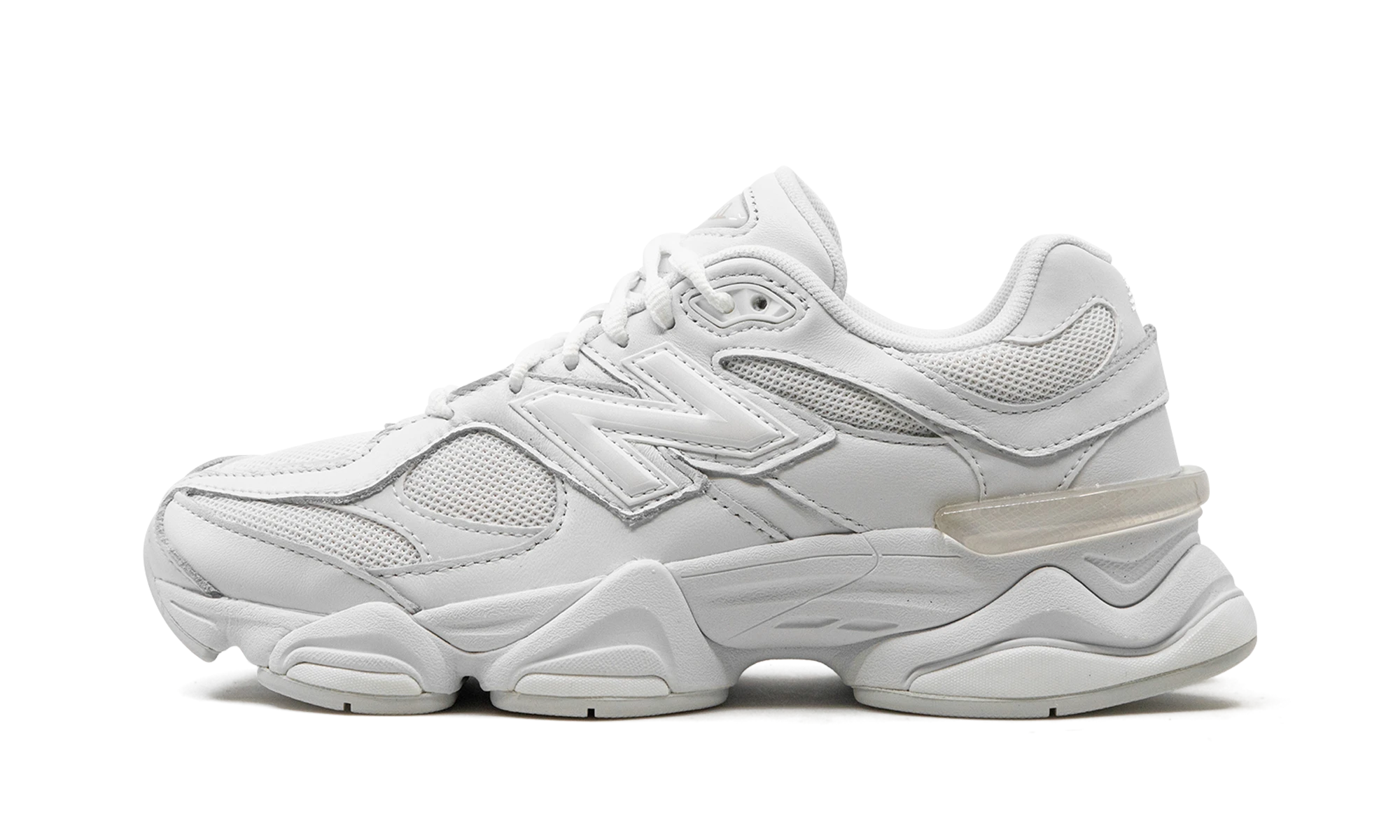Sneaker New Balance 9060 Triple White (U9060NRJ) in leer wit — zijaanzicht.