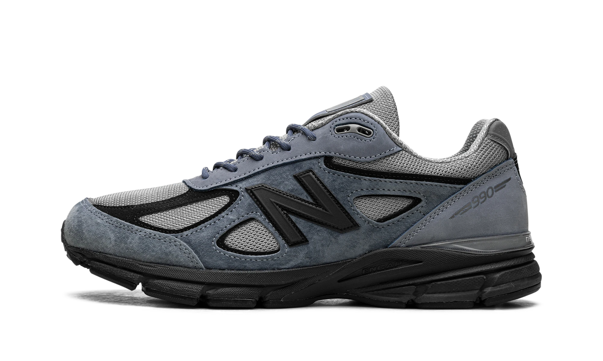 Sneaker New Balance 990v4 MiUSA Teddy Santis Arctic Grey Black (U990BB4) in leer grijs en zwart — zijaanzicht.