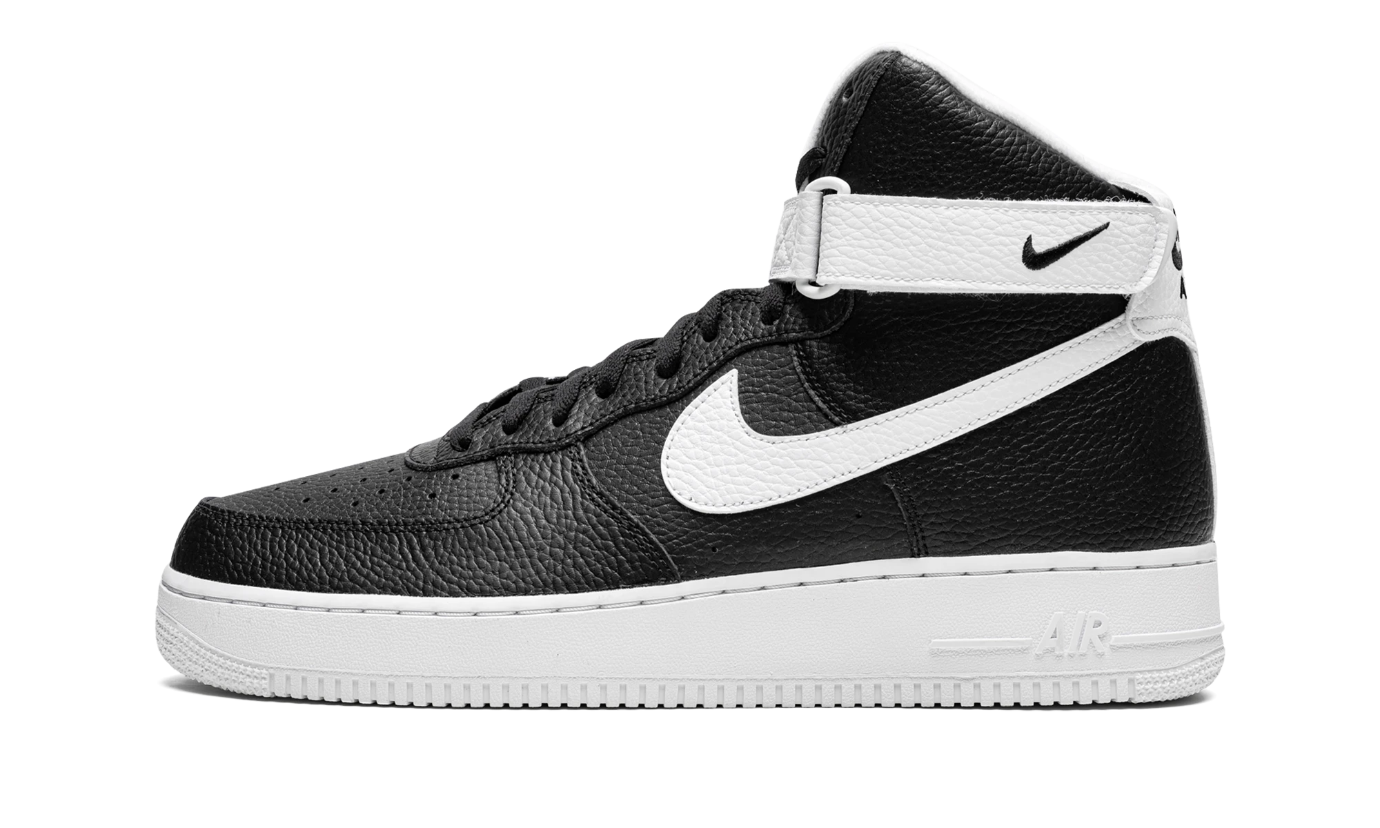 Sneaker Nike Air Force 1 High '07 Black White in leather black and white, available in Europe — outer profile view.