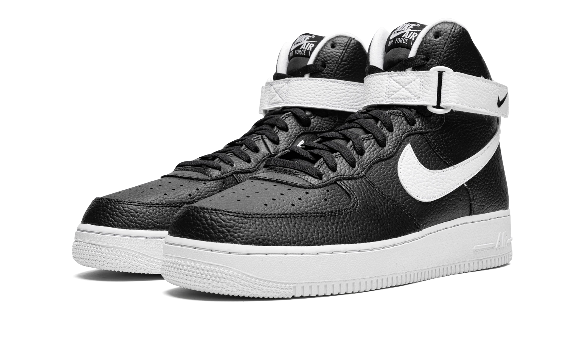 Detail of the inner side of the sneaker Nike Air Force 1 High '07 Black White noir et blanc.