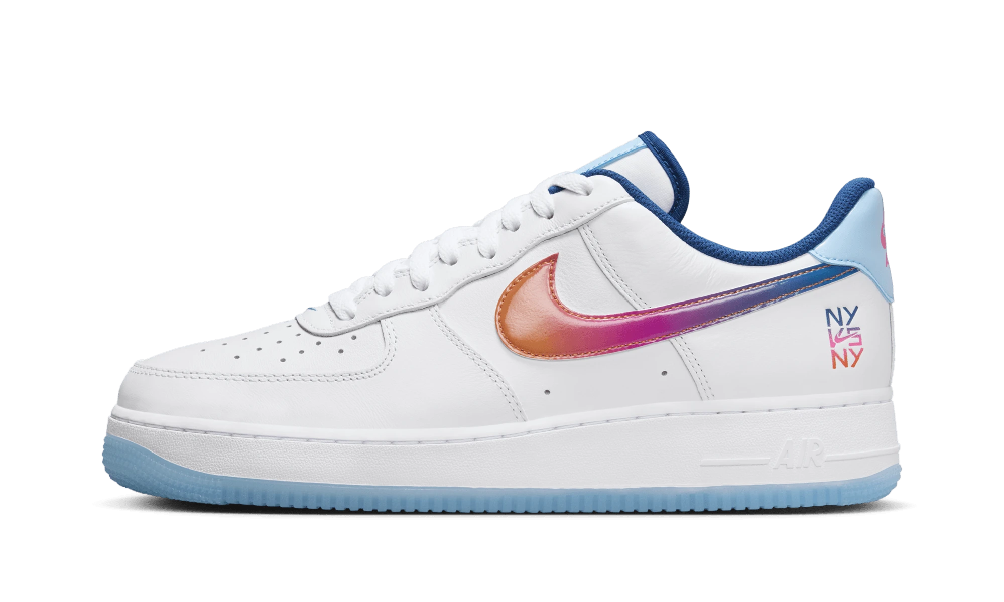 Sneaker Nike Air Force 1 Low '07 PRM NY vs. NY (HF4833-100) in leather white, blue and pink — outer profile view.
