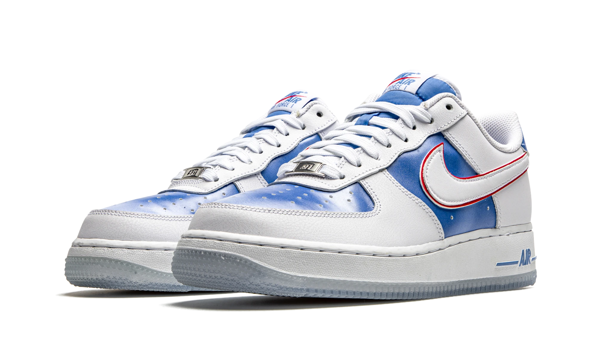 Detail of the inner side of the sneaker Nike Air Force 1 Low Pacific Blue blanc, bleu et argent.