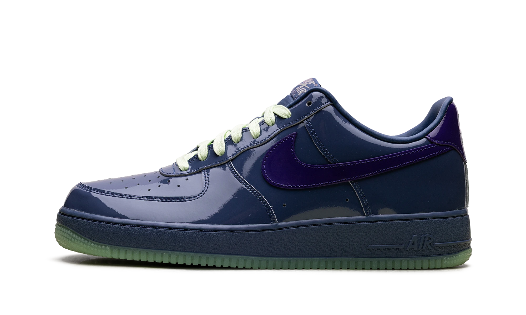 Sneaker Nike Air Force 1 Low Patent Leather Mystic Navy Grape Ice (IO4489-400) in leather blue, purple and green — outer profile view.