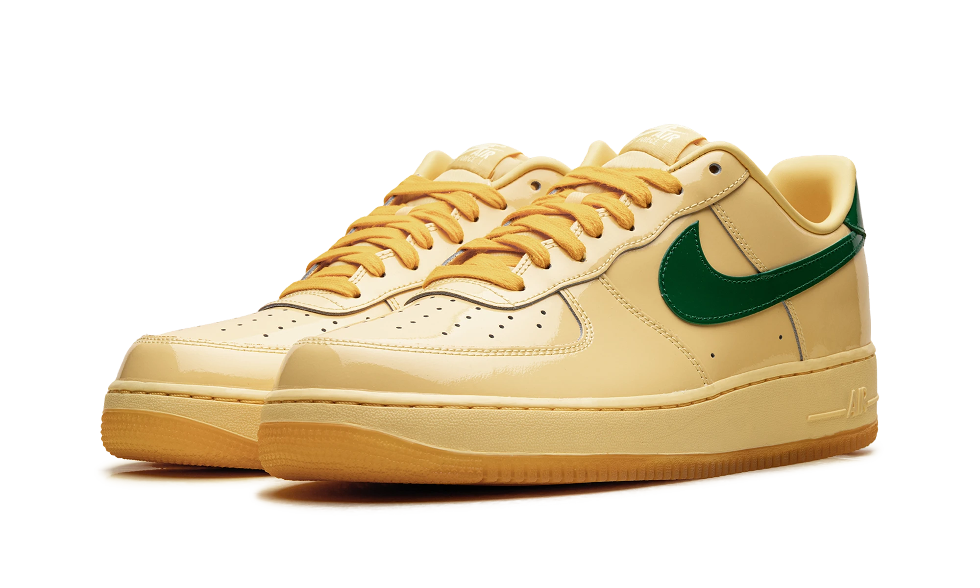 Detail of the inner side of the sneaker Nike Air Force 1 Low Patent Leather Topaz Gold Pine Green (IO4489-700) or, vert et orange.