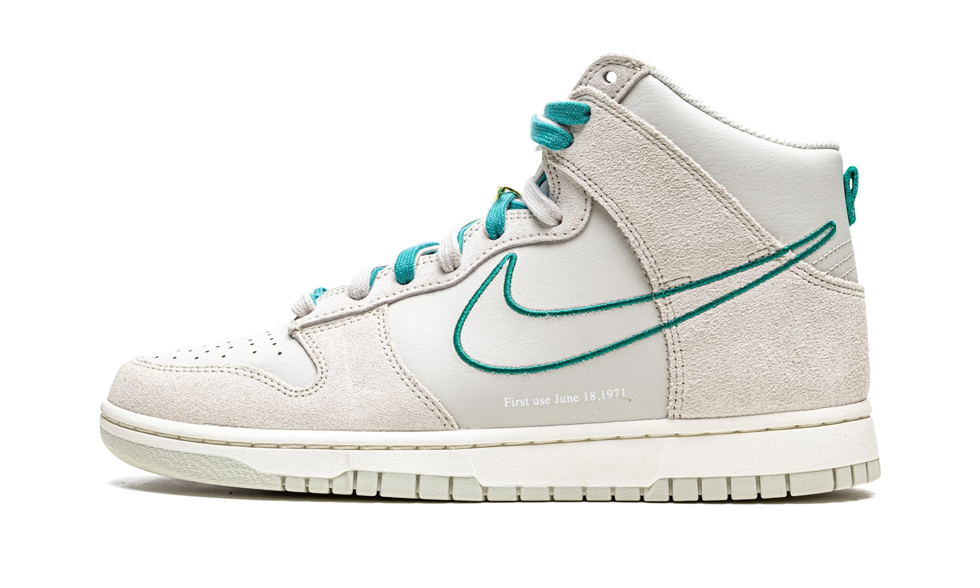 Sneaker Nike Dunk High First Use Sail (DH0960-001) in leather beige and green — outer profile view.
