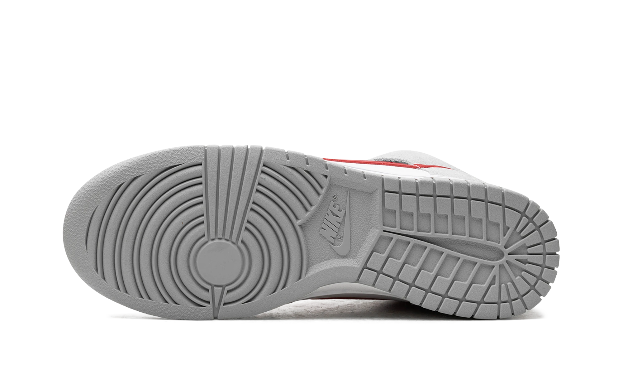 Outer rubber sole of the Nike Dunk High Light Smoke Grey Gym Red (DJ6152-001).
