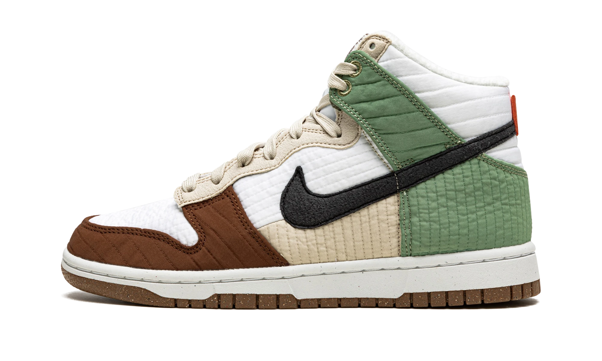 Sneaker Nike Dunk High Next Nature Summit White (DN9909-100) din piele alb, negru și verde — vedere profil exterior.